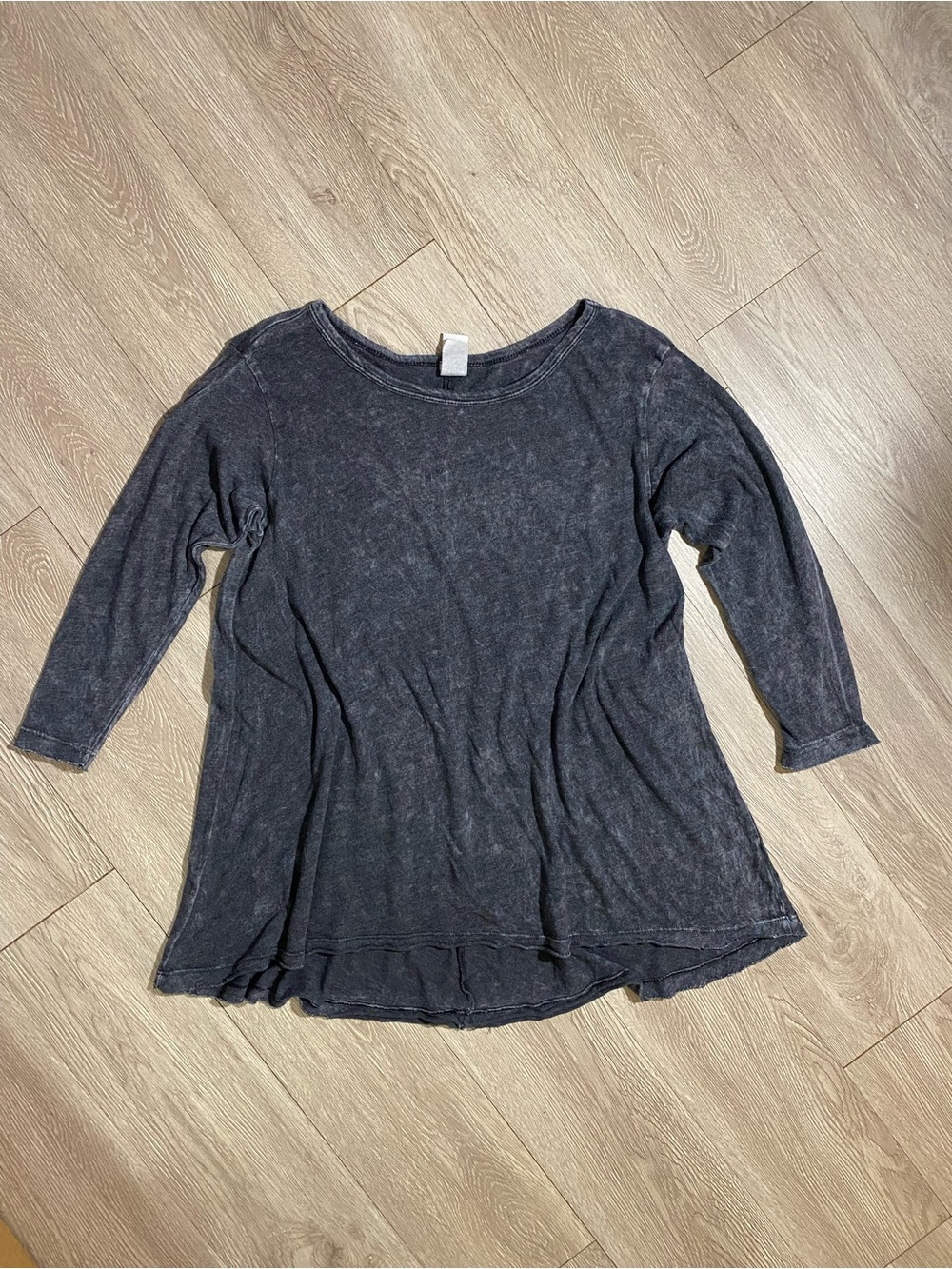 💜3/$25💜 Black Denim Washed 3/4 Sleeve Top Size M